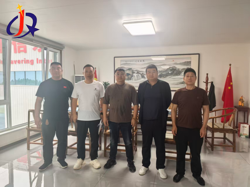နိုင်ငံရပ်ခြားဈေးကွက်များကို နက်နက်ရှိုင်းရှိုင်း ပြုစုပျိုးထောင်ခြင်းဖြင့် Jinqi သတ္တုတူးဖော်ရေး စက်ယန္တရားသည် တောင်အမေရိကတိုက်ရှိ ရွှေဆေးကြောခြင်းနှင့် ပြုပြင်ရေးဆိုင်ရာ စက်ပစ္စည်းပရောဂျက်ကို လုံခြုံစေပါသည်။